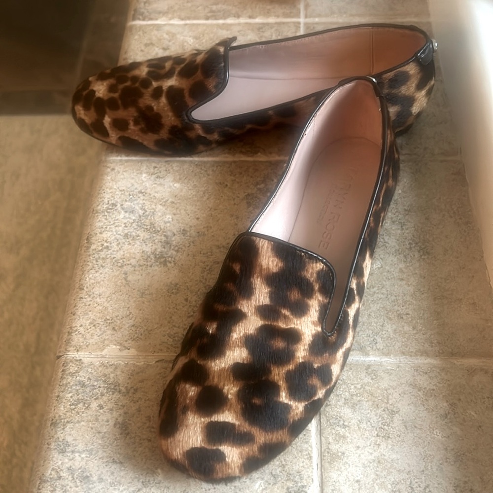 Taryn Rose Bryana leopard haircalf loafers- size 6